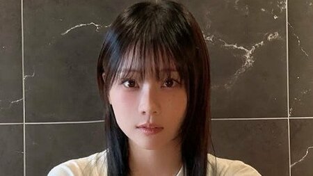重盛さと美 ウエストちらりコーデのMVオフショット公開！うるつやメイクで愛犬を抱き寄せる姿に「最高に盛れてる」「今日も今日とて世界一」