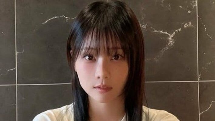 【画像19枚】重盛さと美 ウエストちらりコーデのMVオフショット公開！「最高に盛れてる」と絶賛のうるつやメイク姿を見る