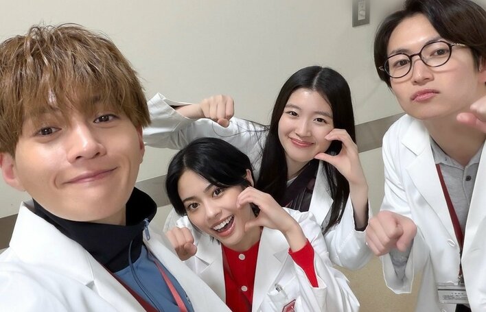 【実際の投稿】八木勇征、綱啓永、安斉星来、川床明日香の仲良しオフショットを見る