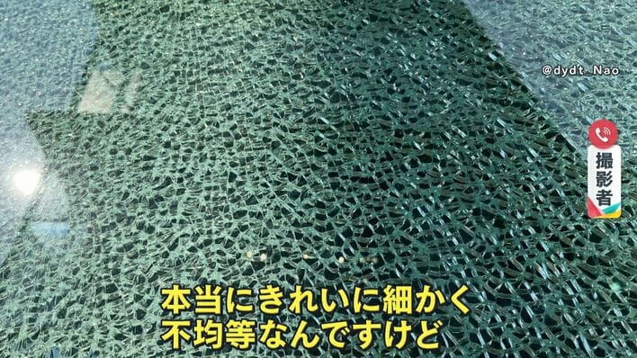 話題】つくば駅前の巨大ガラスに芸術的な“ヒビ” 割れた原因は“暑さ