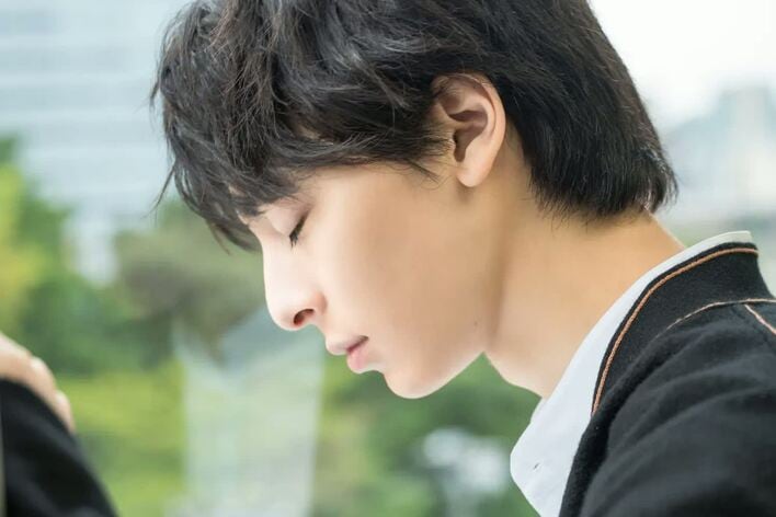 舞台 てにあまる Tシャツ XL ホワイト 藤原竜也 高杉真宙 佐久間由衣 画像】藤原竜也、高杉真宙、佐久間由衣、柄本明が取っ組み合う