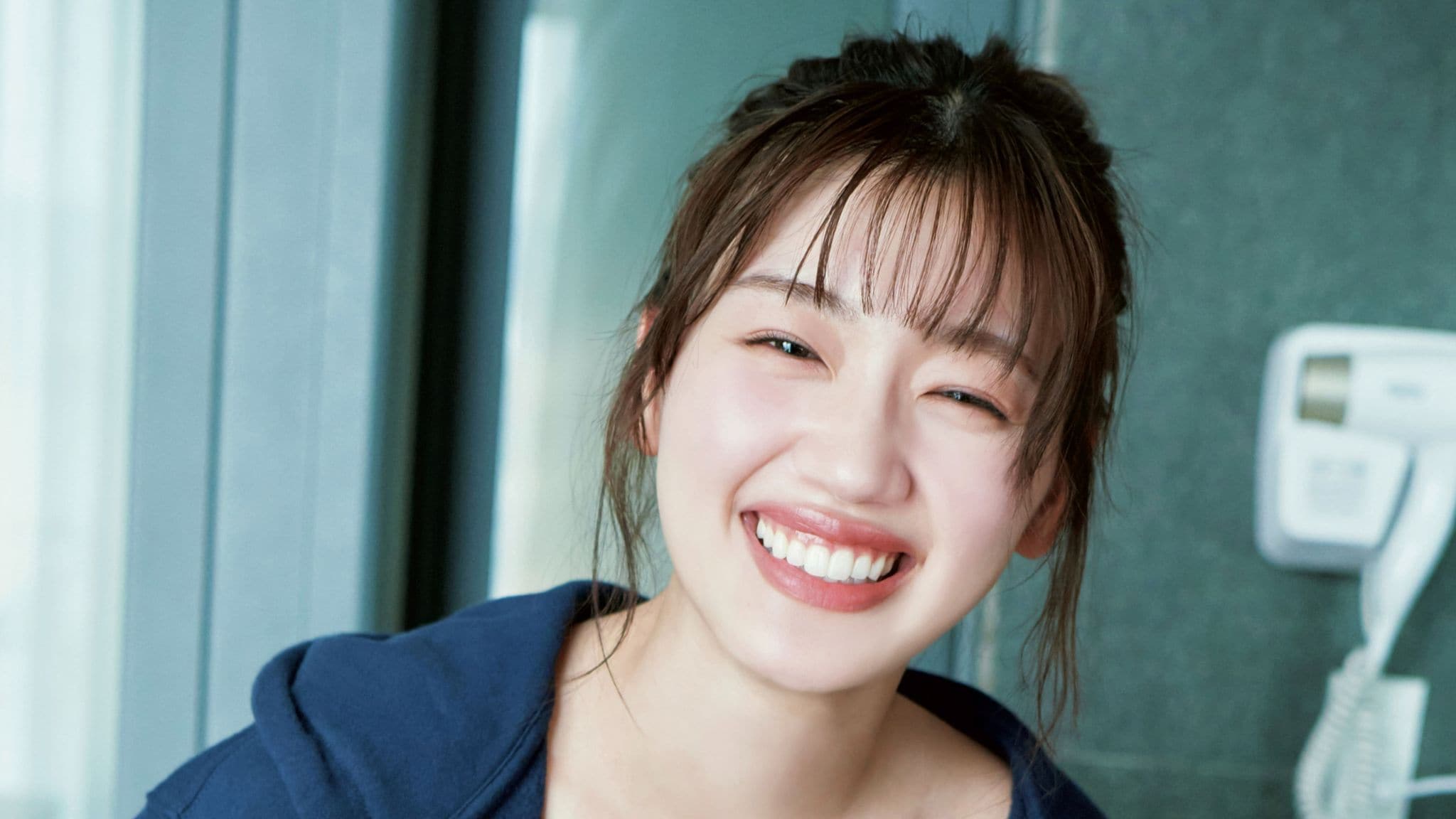 【即日】佐々木美玲 日向坂46佐々木美玲、青空ビーチで美スタイル披露 1st写真集封入ポスト