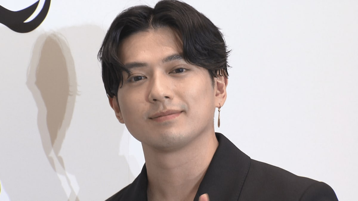 大型配送タイプ】新田真剣佑さん掲載2ページ（A3サイズ配送）#8854