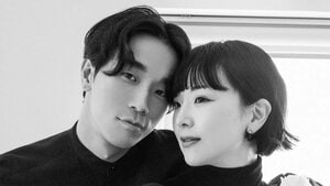 松田優作さん長女・松田ゆう姫 夫と“ゼロ距離”2ショットで結婚報告！幸せあふれる自然体なモノクロカットに「無邪気な笑顔が素敵」