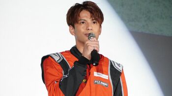 撮影でガンダムとラリーカーに乗った森崎ウィン、次に乗りたいものは？