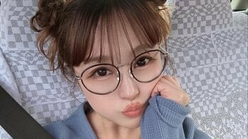 「なぁちゃん細っ！」鈴木奈々 ピラティスショットを披露！足あげたポーズに「バッチリ決まって超素敵」