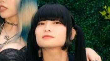 新しい学校のリーダーズ・MIZYU “系統違いすぎる”幼なじみのカリスマ歌手とLAで再会！仲の良さ伝わる肩組みショットに「嬉しすぎるコンビ」