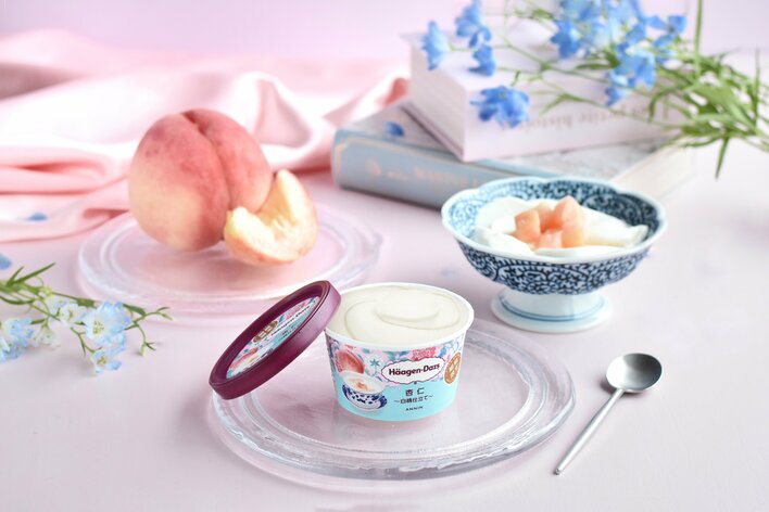 ハーゲンダッツから杏仁スイーツのアイスが登場！濃厚なミルクのコクと果肉入り白桃ソースが夏にぴったりの「杏仁～白桃仕立て～」が期間限定発売