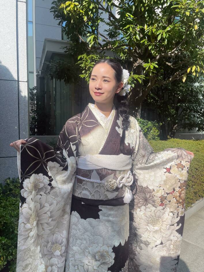 兄はWBC日本代表！“恋リア”出演で話題の女優「大人っぽくてステキ」な