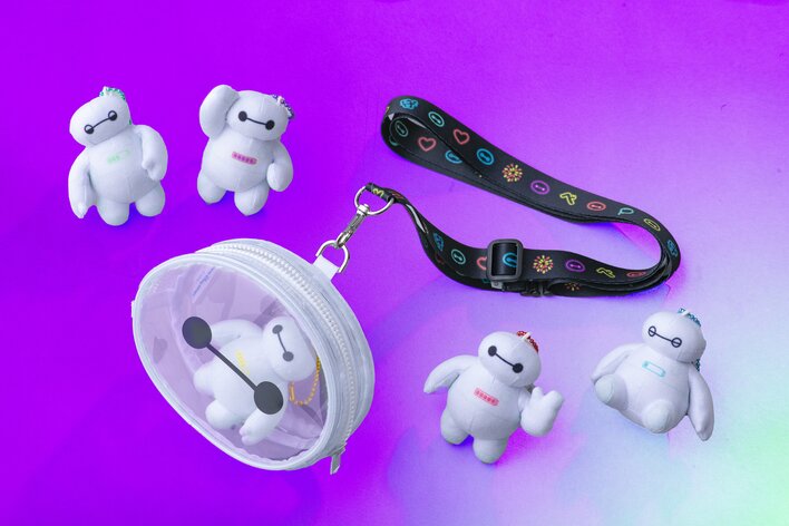 ディズニーで“光るベイマックスグッズ”登場！甘いひんやりメニューも新