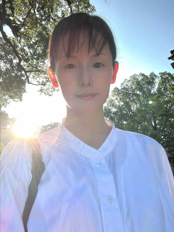 小西真奈美(46) “起きぬけ状態”で早朝散歩を満喫！自然体な姿に「透明