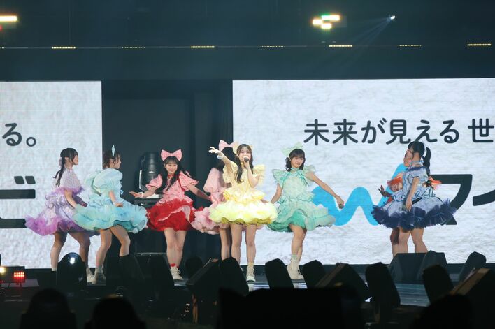 FRUITS ZIPPERが“NEW KAWAII”パフォーマンスで観客を魅了！初