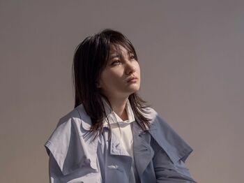 佐藤千亜妃が初ドラマ主題歌書下ろし！主演・鈴木亮平も「お気に入りのクッションのような、愛おしい曲」と絶賛