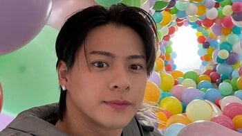 平野紫耀 “お手製”ビーズアクセサリー披露に「まねして作りたい」と反響！「可愛すぎる世界観」Number_i わちゃわちゃ新曲MVオフショット公開