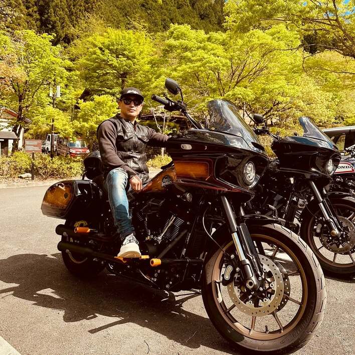 魔裟斗 200台以上のハーレーを率いる“ド迫力写真”を公開！愛車に