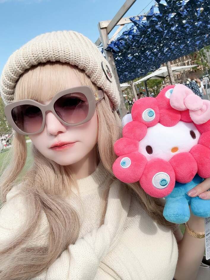 みっちゃん様♡14kgf ミャクミャクの妖精！」益若つばさ 赤ワンピ＆ミャクミャクづくし大阪