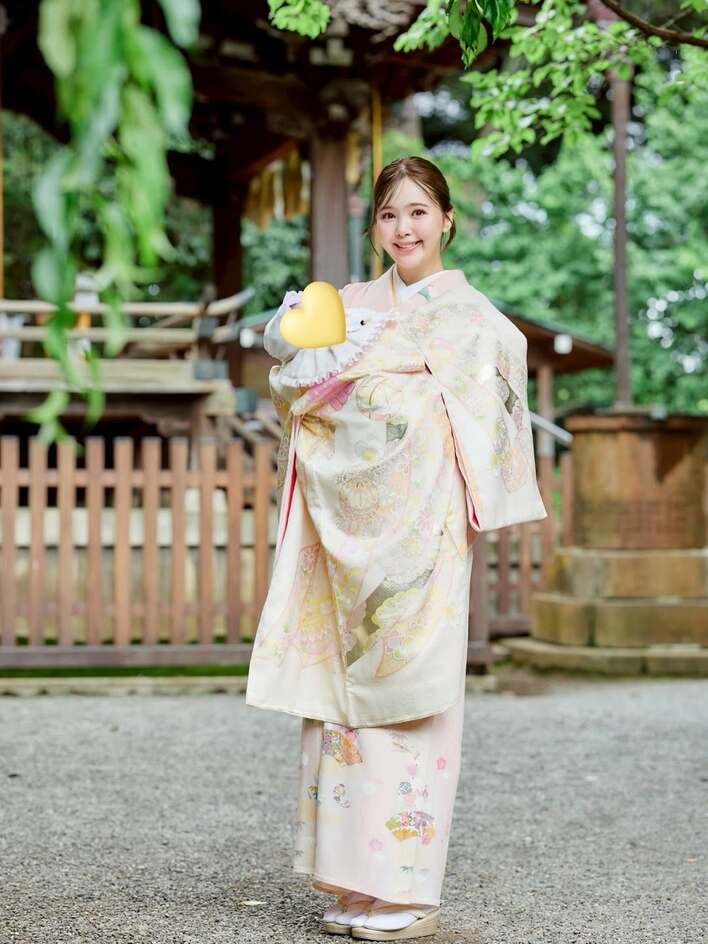 藤田ニコル 生後1ヵ月長女とベビーカーでのお出かけショット公開