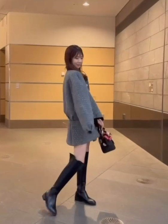 ほしのあき(48) “絶対領域”見せのミニスカ×ニーハイコーデ披露！変わら