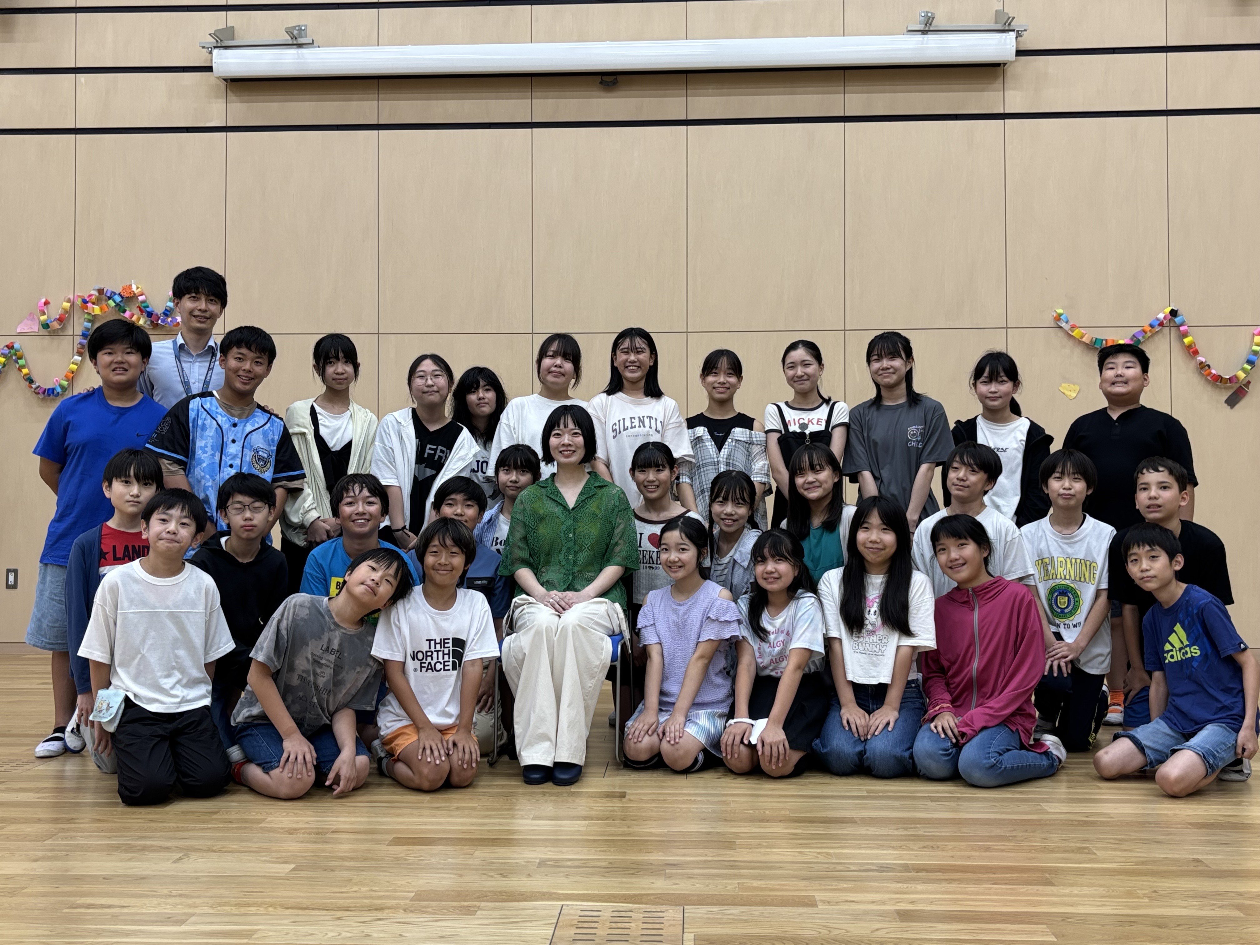 lycee 小倉朝日 上位賞 川崎市立新小倉小学校にSHISHAMO Gt.Vo 宮崎朝子さんが来校