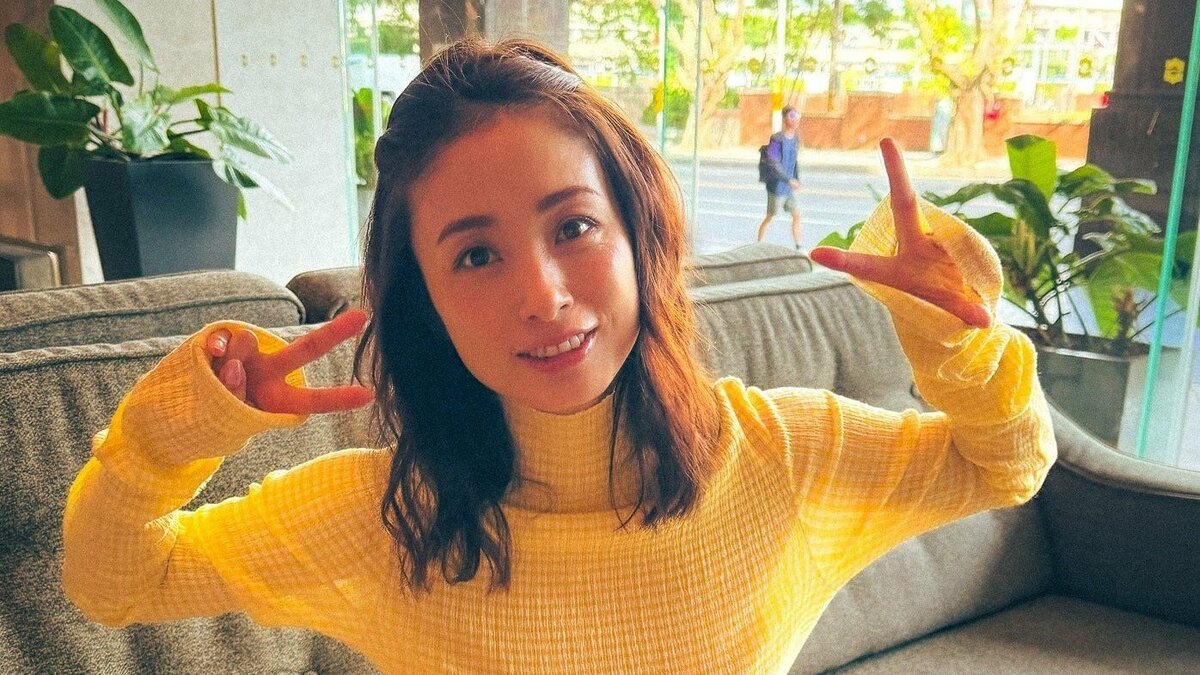 15年ぶり写真集発売で話題！3児の母・上戸彩 撮影オフショット大量公開