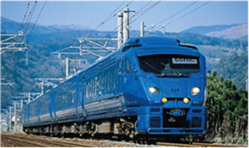 特急列車内に鉄道グッズ専用自動販売機が登場！