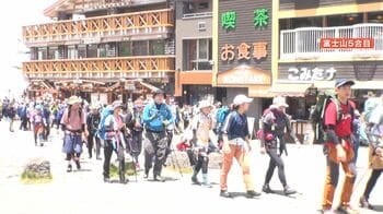 富士山 山頂で緊迫の救助活動… 山開き後初の週末「弾丸登山」防ぐ“新ルール”運用　混乱も