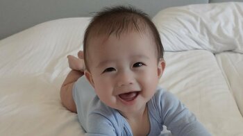 「エフェクトかと思った」“涙の粒”がキレイすぎる！生後4カ月の大泣きする赤ちゃんの姿に「ジブリ泣きたまりません」「涙の粒が等間隔」【激かわキッズ奇跡の瞬間】