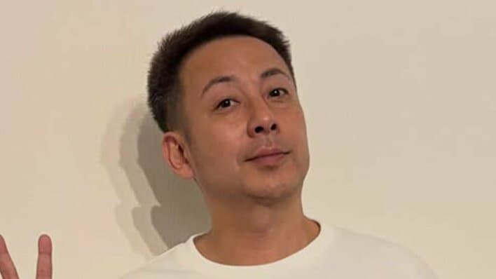 我が家・坪倉 ロッチ・コカドから贈られた“オールハンドメイド”Tシャツを披露！胸元の刺しゅうなどこだわり満載のデザインに「凄っ！」