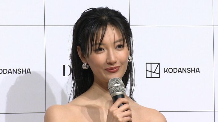 菜々緒 10年ぶりの写真集は「野生の動物みたいな生活をして撮影に臨んだ」