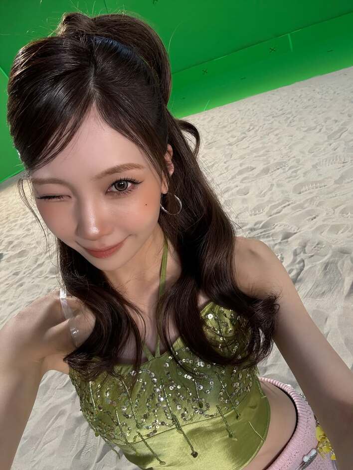 脚3mあるよね？」NiziU・MAYUKA 異次元の“ほぼ脚”！？なスタイルに