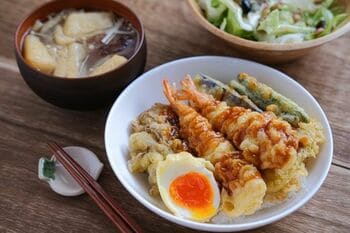 自炊が面倒だから外食…の前に、冷凍食品や惣菜を使って上手に手間とお金の節約を！
