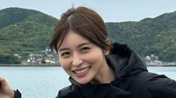 長濱ねる 故郷・五島列島で大自然を満喫！巨大イカにはしゃぐ姿やごろんと寝そべるリラックスショット公開