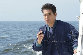 礼子（山下美月）が操縦しているはずの「あかつき」が観閲式会場に突っ込む！？碇（佐藤隆太）は追跡するが…『新東京水上警察』第3話予告