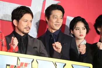 岡田准一、平手友梨奈のお父さんに！？「『ご飯食べなさい』『髪上げなさい』と言ってました」