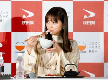 佐々木希「すったげうめぇ」地元・秋田の新品種米のおいしさに思わず秋田弁がポロリ