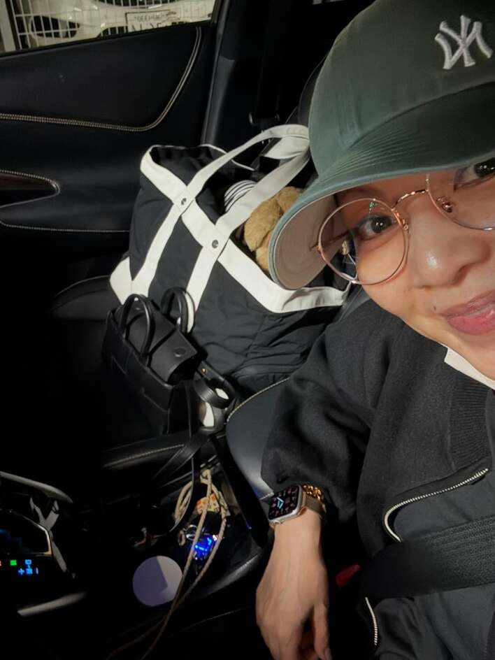 【画像10枚】 真っ白な紫陽花が咲く飯島直子の「実家の“汚庭”」の写真を見る