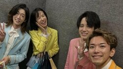 モナキ・じん 電車移動中の“レア部位ショット”にファン歓喜！至近距離姿でほほ笑む様子に「血管えぐいめろい」「オタクはこういうの大好物」