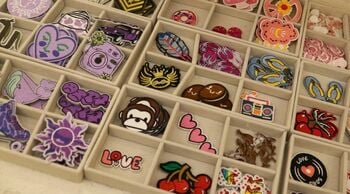 韓国で大人気！新大久保にオープンしたワッペン専門店を体験リポート　自分でデザインできる“推し活”グッズも　