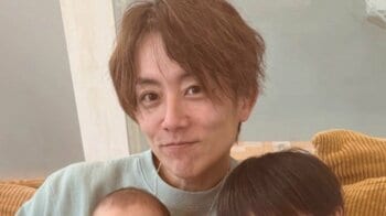 辻󠄀希美の夫・杉浦太陽 自宅での三男＆生後5ヵ月次女と“久しぶりの休日”親子3ショット披露！愛あふれる“兄妹”ショットに反響