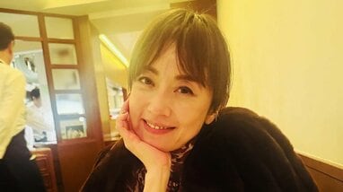高岡早紀(52) グラス片手に“ほろ酔いプライベートショット”公開！日本