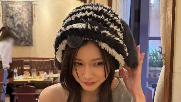 めるる 肩出しコーデでUSJ大満喫！スヌーピー＆テレサのグッズを身に着けた遊び心あるショットに「被り方かわいい」「たのしそう」