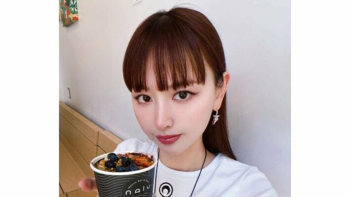鈴木えみ 鮮烈カラーの大胆イメチェン姿披露「ハロウィン用ですか？って聞かれるけど…」エッジの効いたクールな新スタイルに「似合いすぎ」