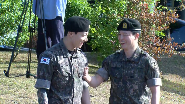 人気海外ブランドアイテム｜ファッション通販 挨拶ほぼ全文】BTSのJIMIN＆JUNG KOOK 兵役を終え除隊 ジミン アイドル