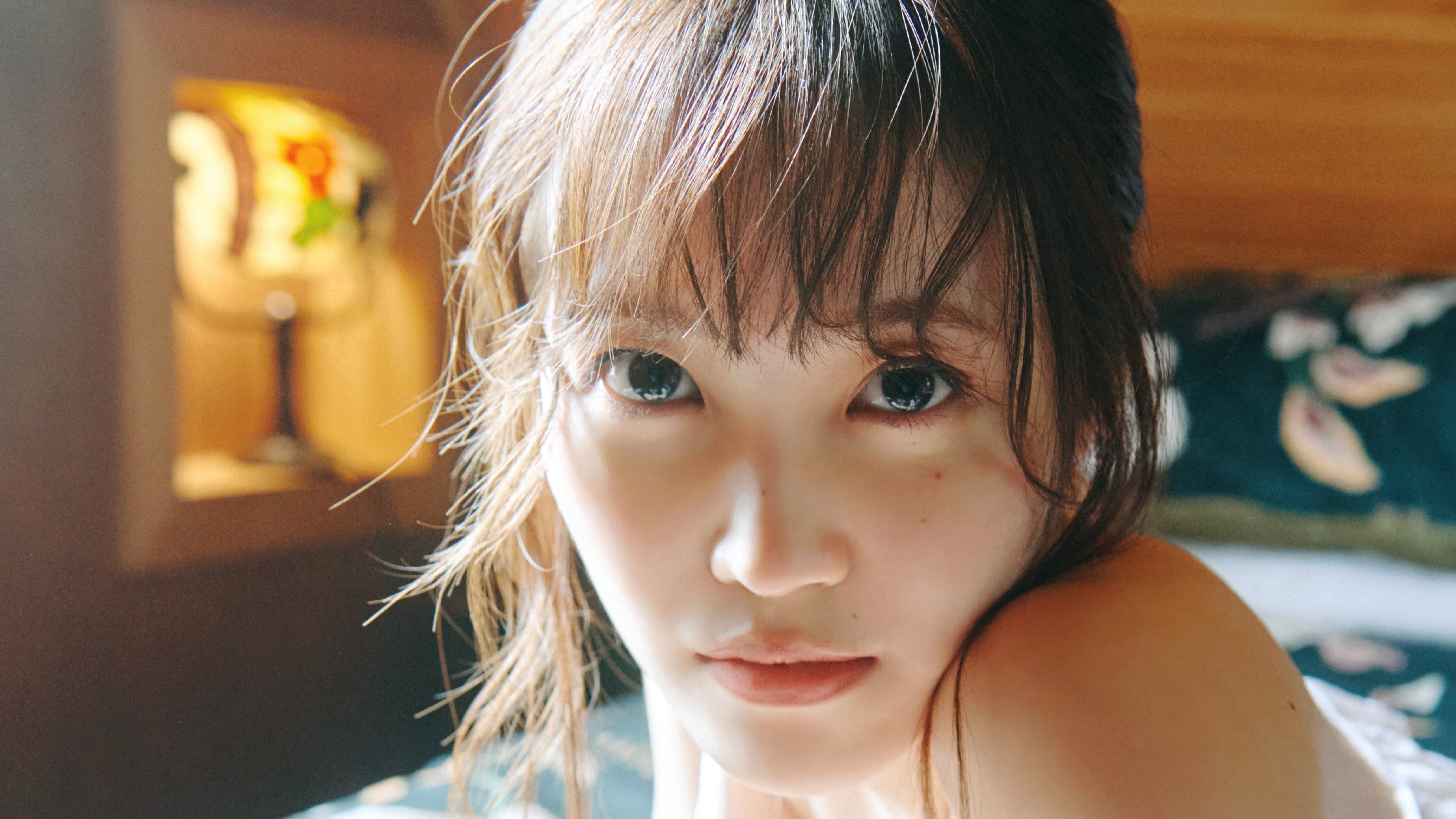 櫻坂46キャプテン松田里奈 可憐なランジェリー姿を公開！1st写真集発売
