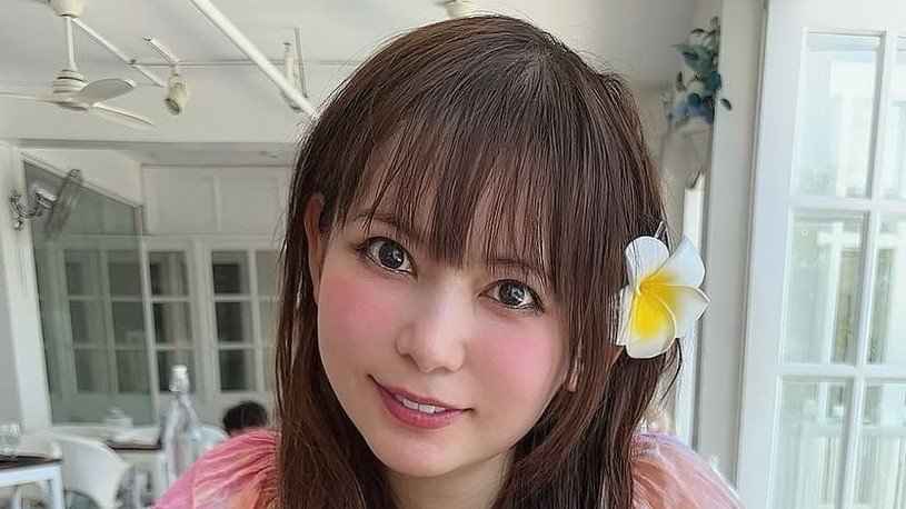 ラプンツェルみたい」 第1子妊娠中の中川翔子 黒水着姿でジンベエザメ