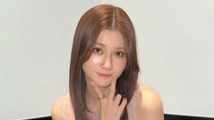 生見愛瑠 萌え袖ニット×メガネの大人な秋コーデを披露！コートの着こなしに「エレガントでカッコ可愛い」「大人っぽい」と反響