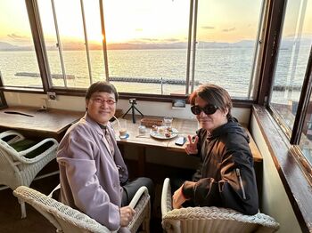 『土曜はナニする！？』山里亮太＆TERUが北海道・函館市を自由気ままにドライブ旅！プライベートスタジオもテレビ初公開