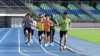 打倒OWV・佐野文哉を掲げるB&ZAI・菅田琳寧ほか、フルマラソン最速アーティスト、陸上芸人、謎の男らが参戦…波乱必至！？『千鳥の鬼レンチャン』