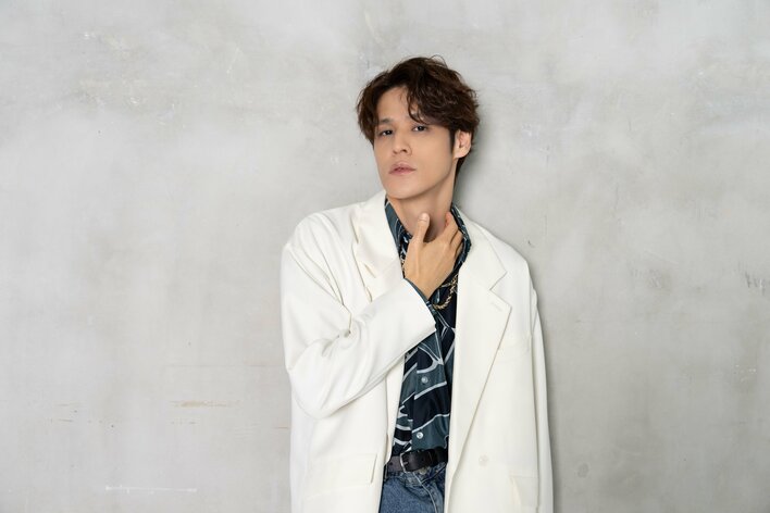 【写真】バチッと決めた宮野真守の撮りおろしカットを見る