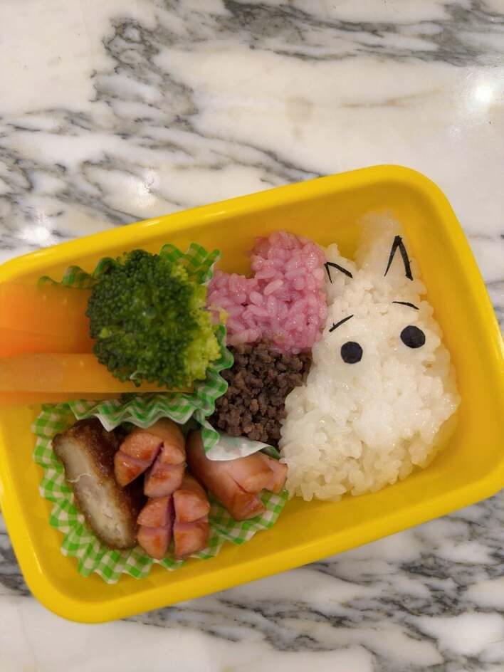 【希少】 セイカノート お嬢様弁当 コニャン子弁当 ニーハオ弁当 サーファー弁当 川崎希 手作り“ワールドカップ弁当”を披露！長男の名前入りユニホーム